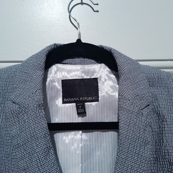 Banana Republic Woman's Grey Plaid Seersucker Blazer, Size US 2 - Picture 4 of 8